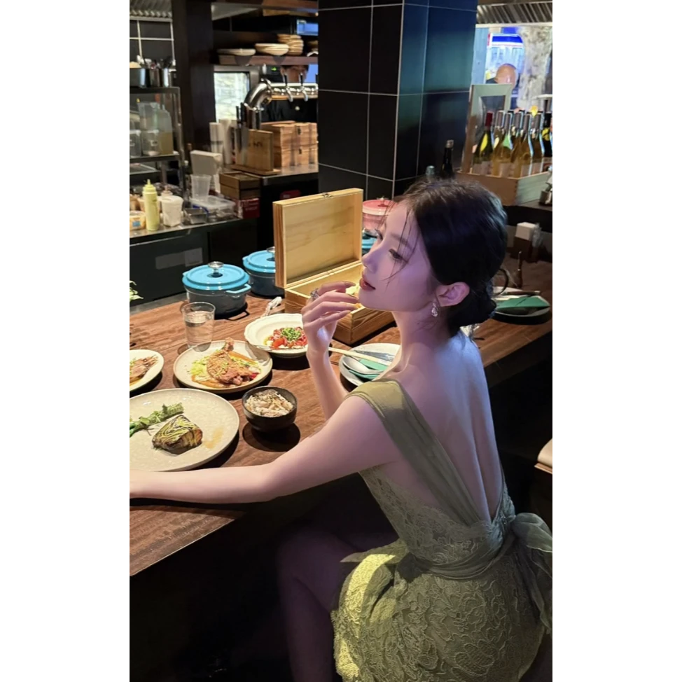 【青苹果】法式气质高级设计感蝴蝶结两件套露背连衣裙绝美性感短裙