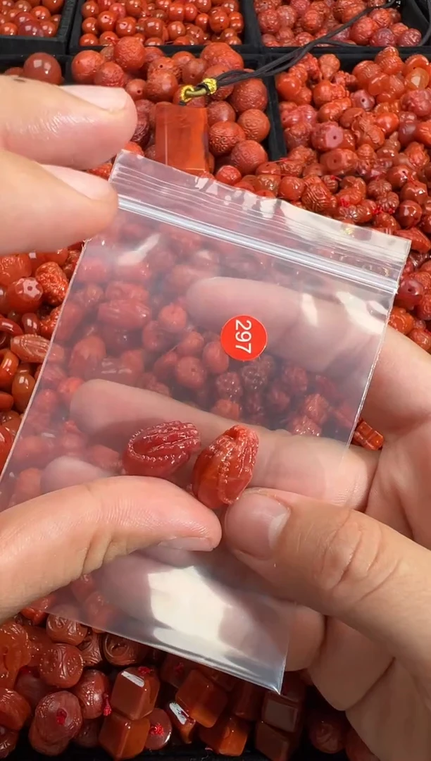 南红玛瑙未镶嵌颈饰1