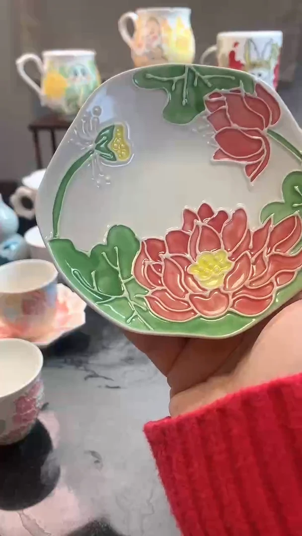 一味*手绘*莲藕集祥碟