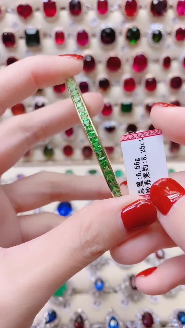 18K金镶嵌手镯石榴石（沙弗莱）1