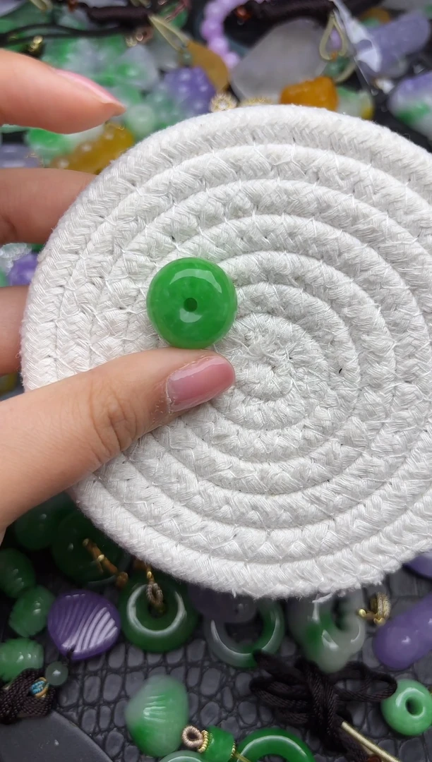 颈饰未镶嵌翡翠缅甸翡翠吊坠