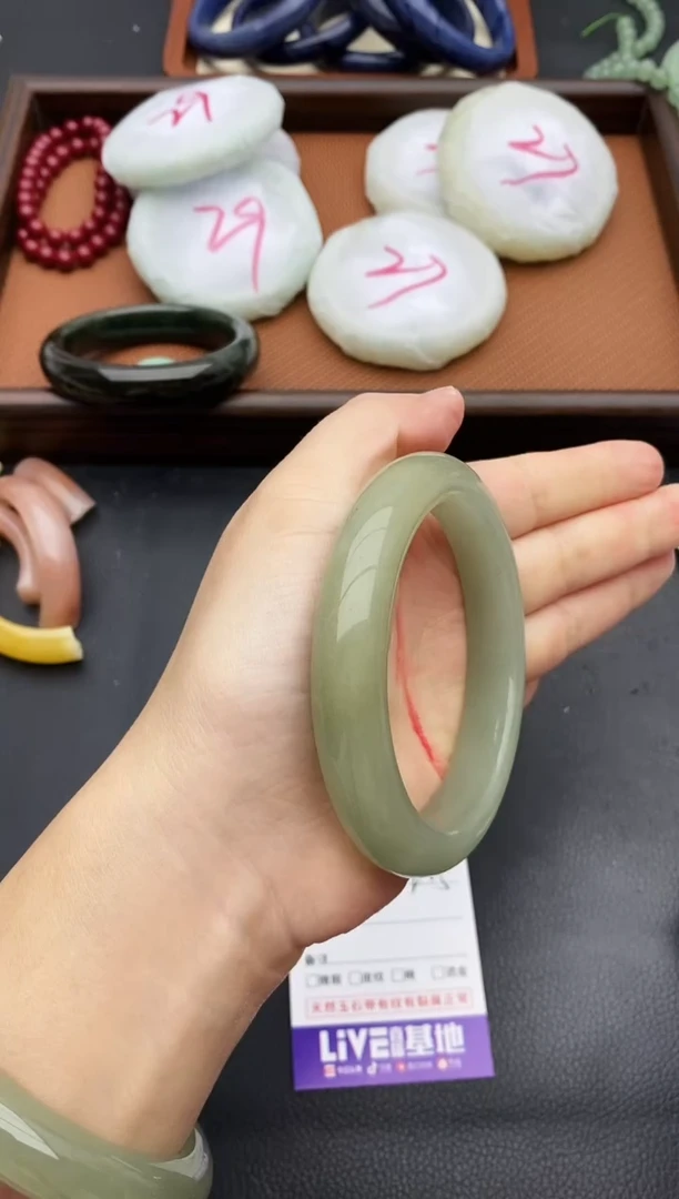 未镶嵌手镯石英质玉112+62.5