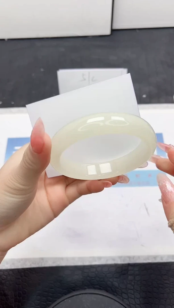 【闪购商品】石英质玉手镯未镶嵌118-57.4