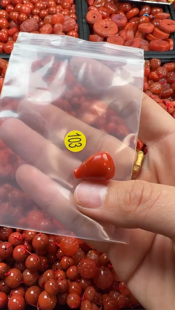 【闪购商品】南红玛瑙颈饰未镶嵌1