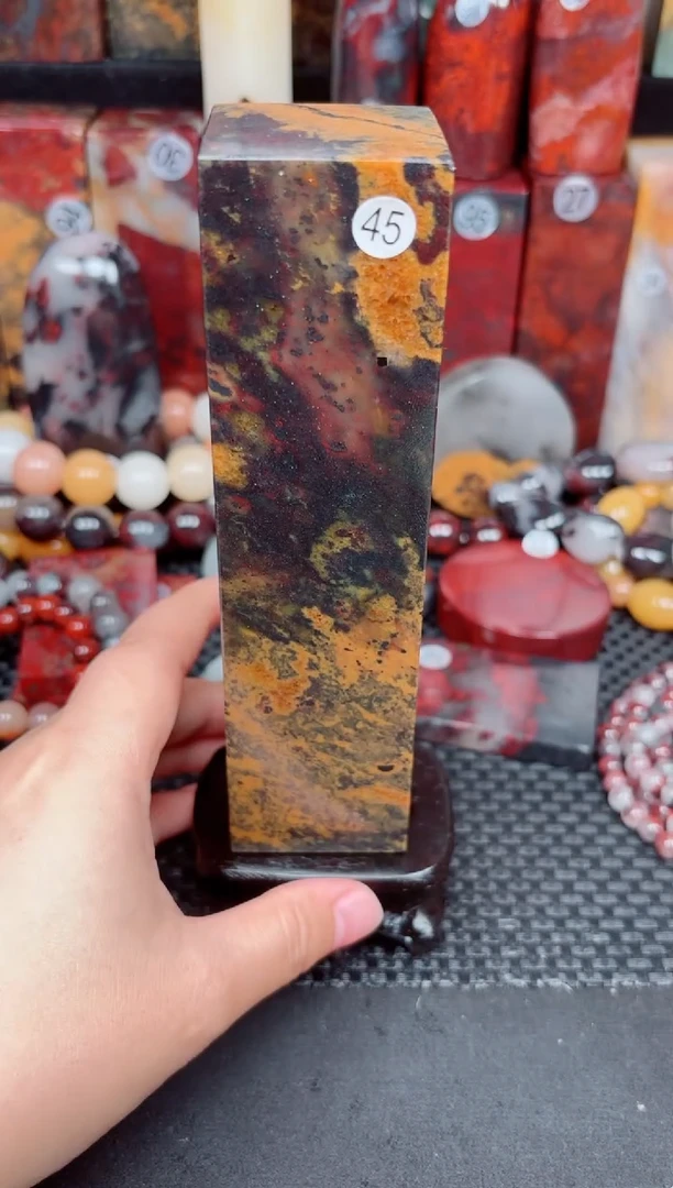 玉石45号桂林鸡血玉印章摆件