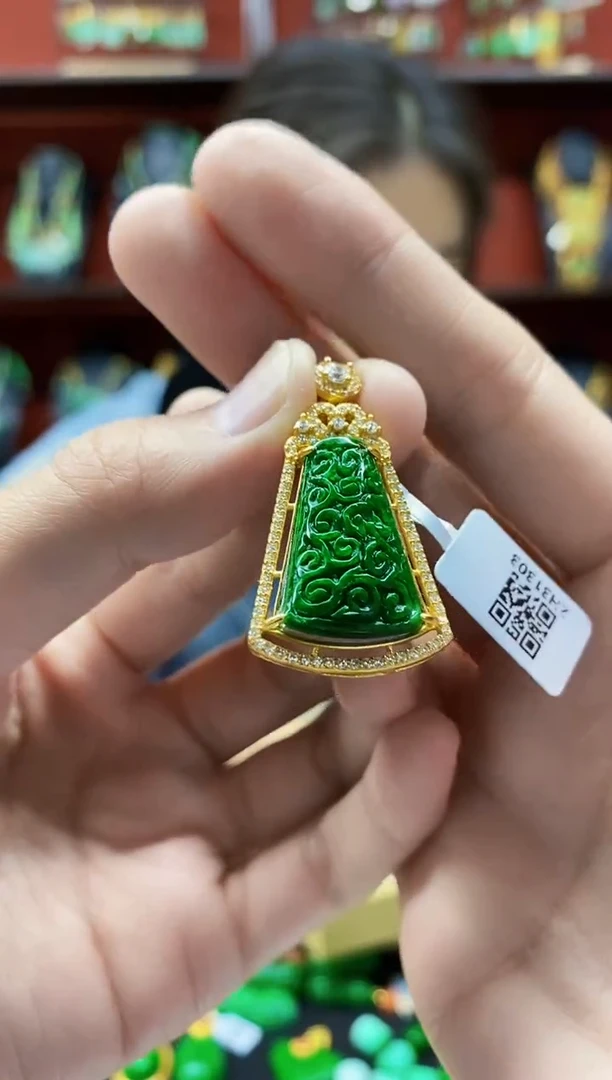 颈饰未镶嵌翡翠吊坠