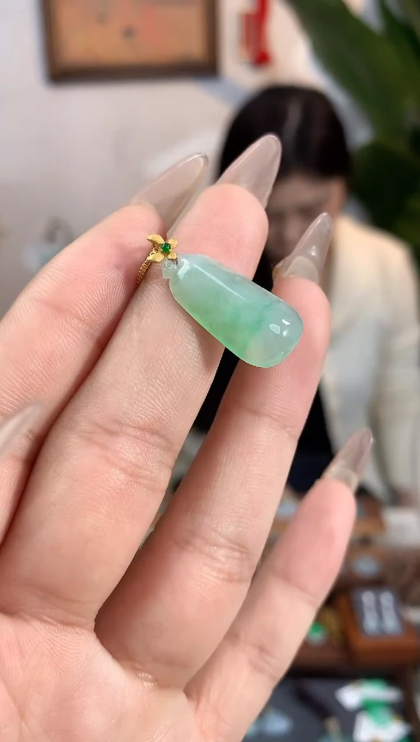 【闪购商品】翡翠吊坠(不含链)18K金镶嵌福瓜