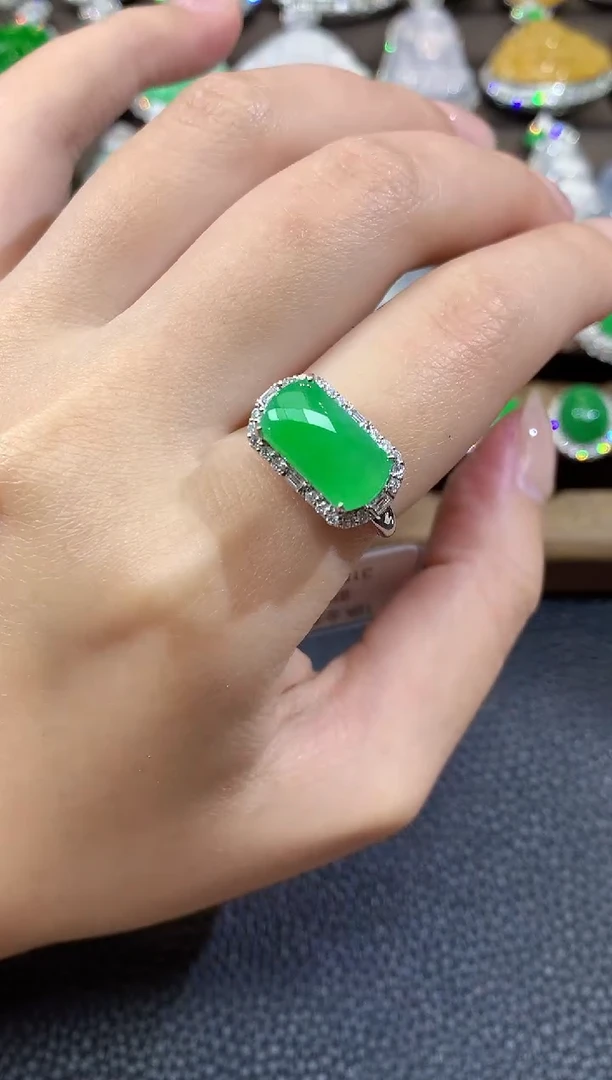 18K金镶嵌戒指翡翠A19