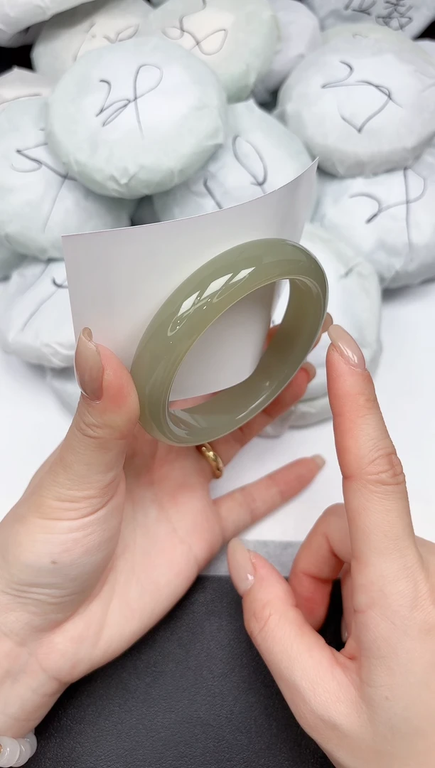 未镶嵌手镯石英质玉109/5657