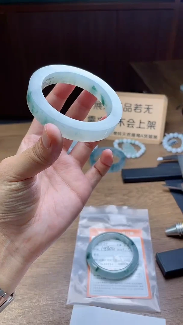 定制翡翠手镯未镶嵌大**图定制
