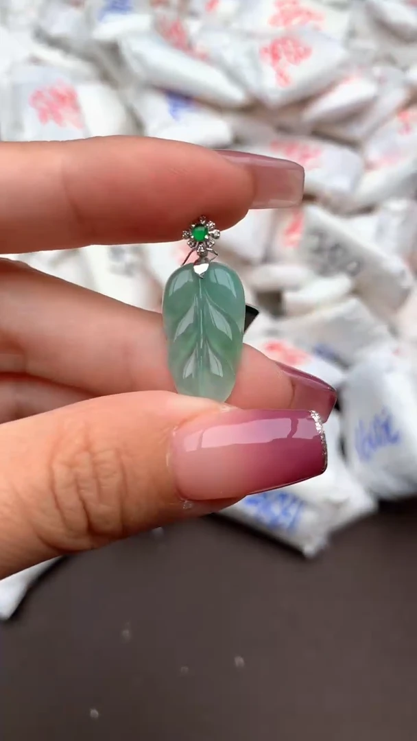 【闪购商品】翡翠挂件18K金镶嵌—