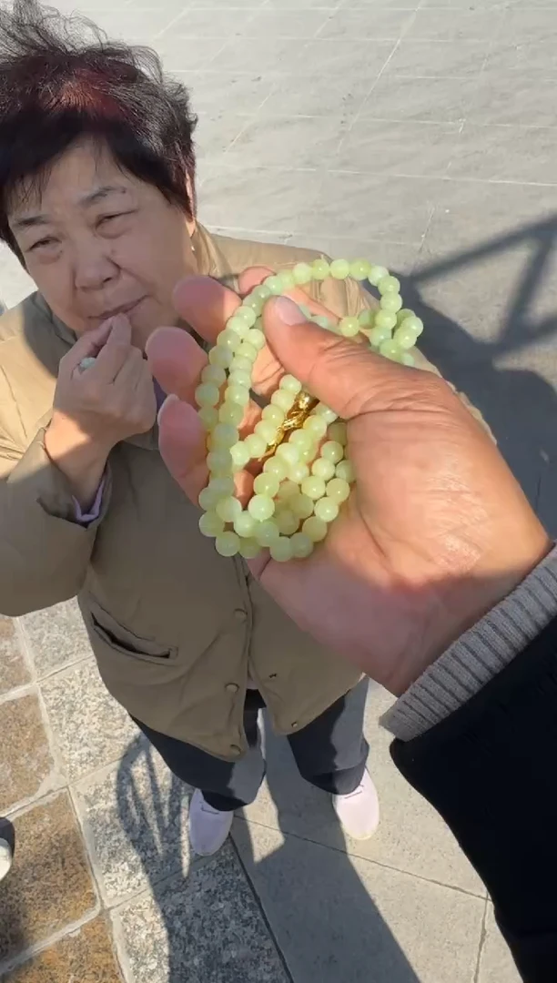 未镶嵌和田玉（糖玉）挂件和田玉