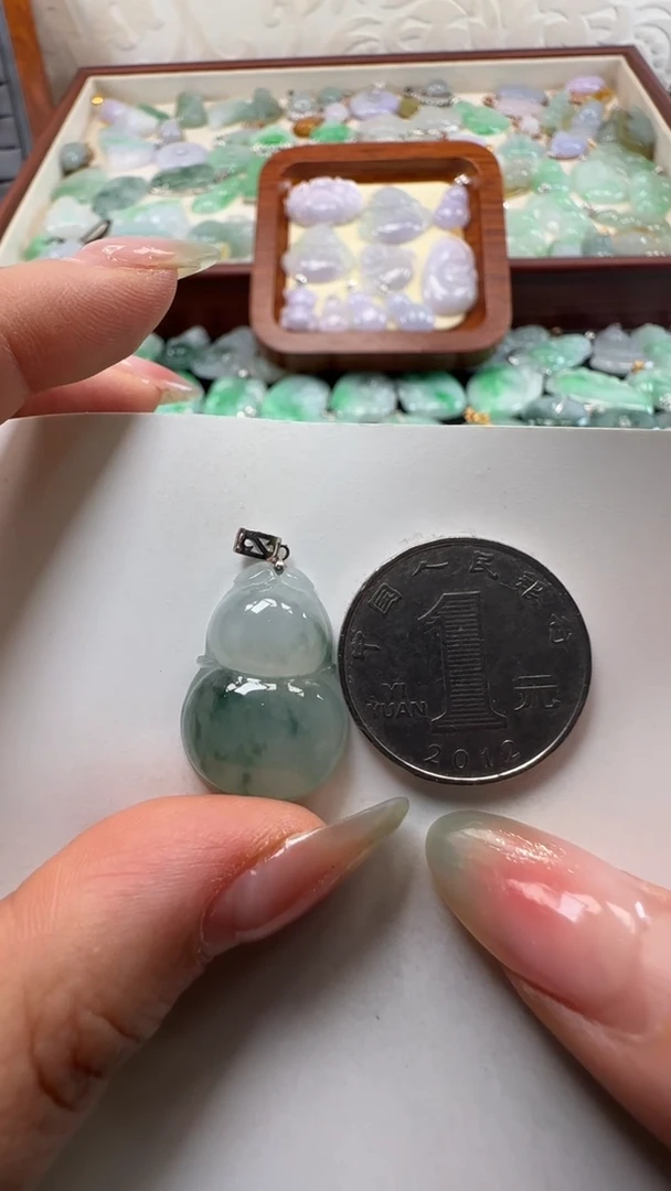 吊坠(不含链)18K金镶嵌翡翠葫芦