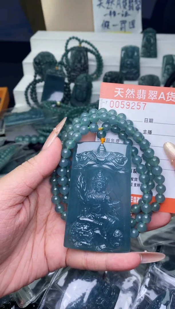 翡翠未镶嵌颈饰