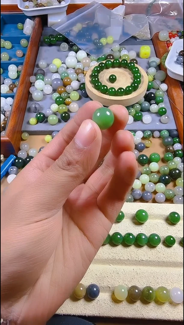 未镶嵌手链和田玉卡14俄罗斯碧玉散珠有黑点