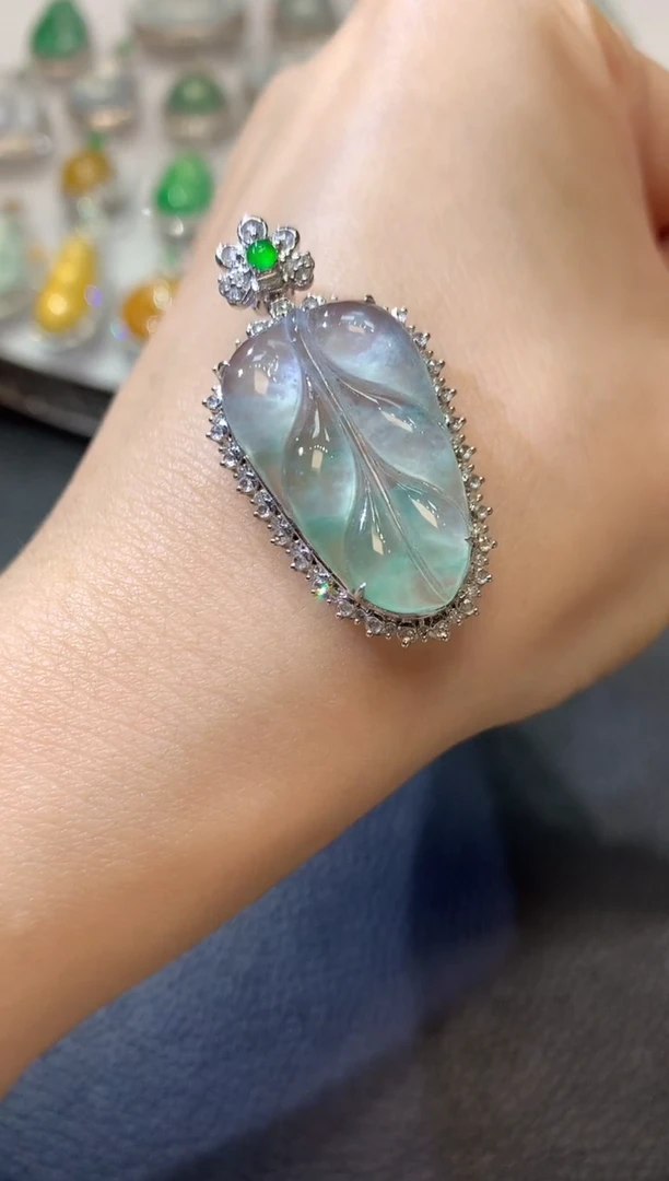 【闪购商品】翡翠吊坠(不含链)18K金镶嵌D10