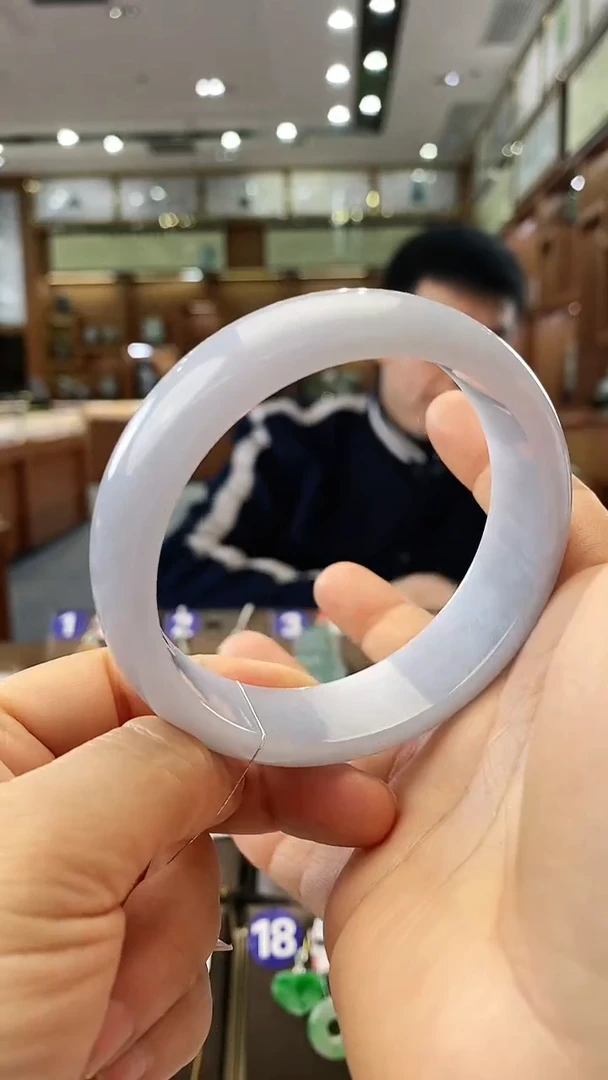 【闪购商品】翡翠手镯未镶嵌61.7正圈手镯