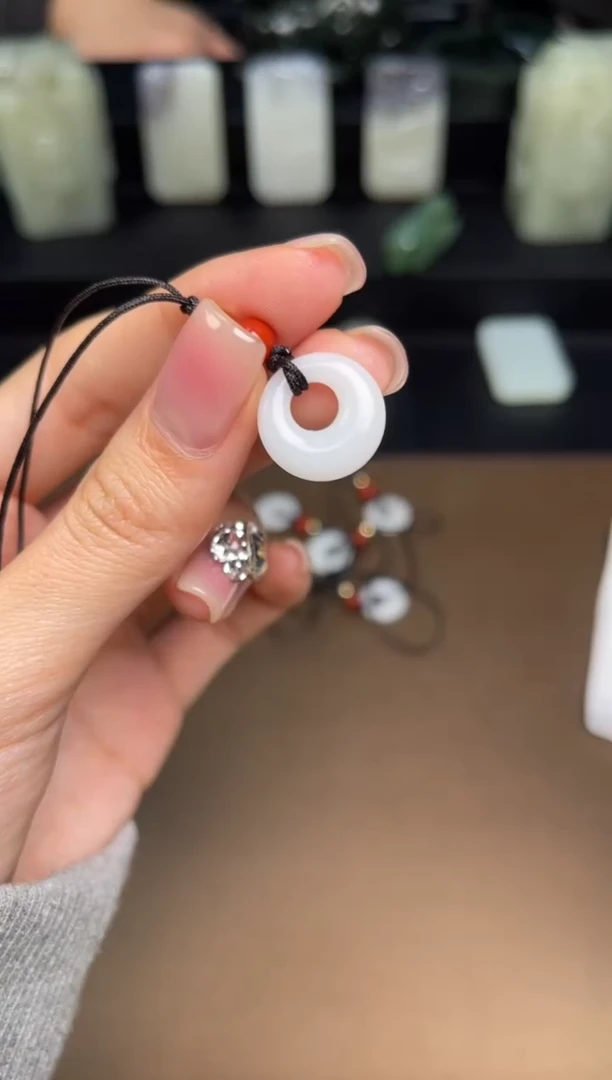 【闪购商品】和田玉颈饰未镶嵌2 卡15mm尺寸