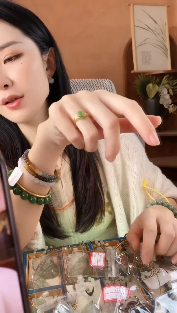 颈饰未镶嵌和田玉银镶玉宽面戒指