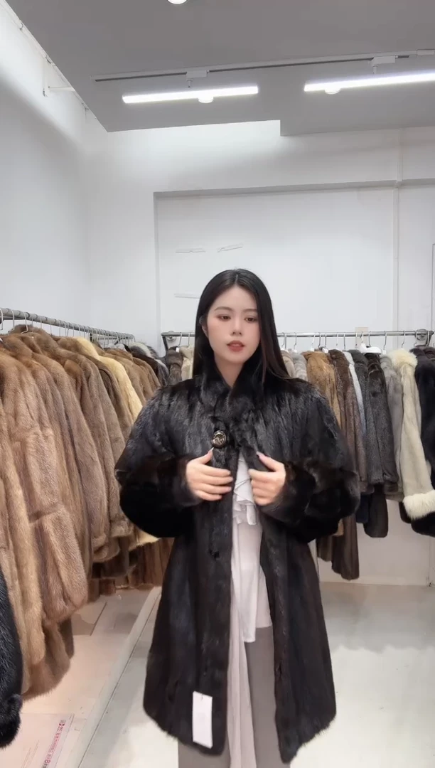 宝嘉美反季买皮草别墅靠大海