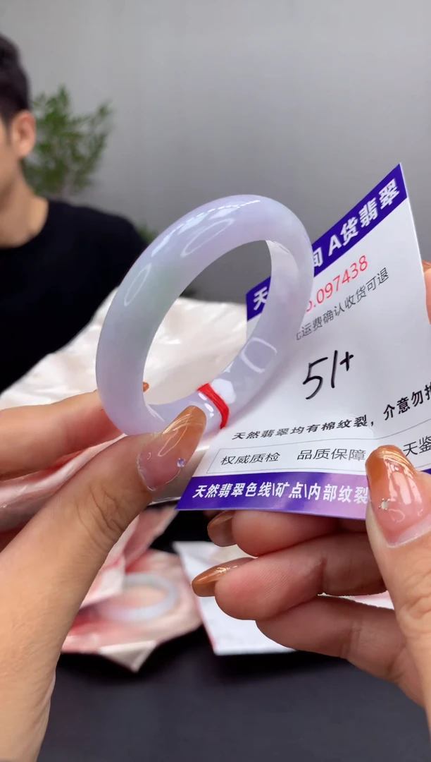 未镶嵌手镯翡翠有纹，完美者勿拍