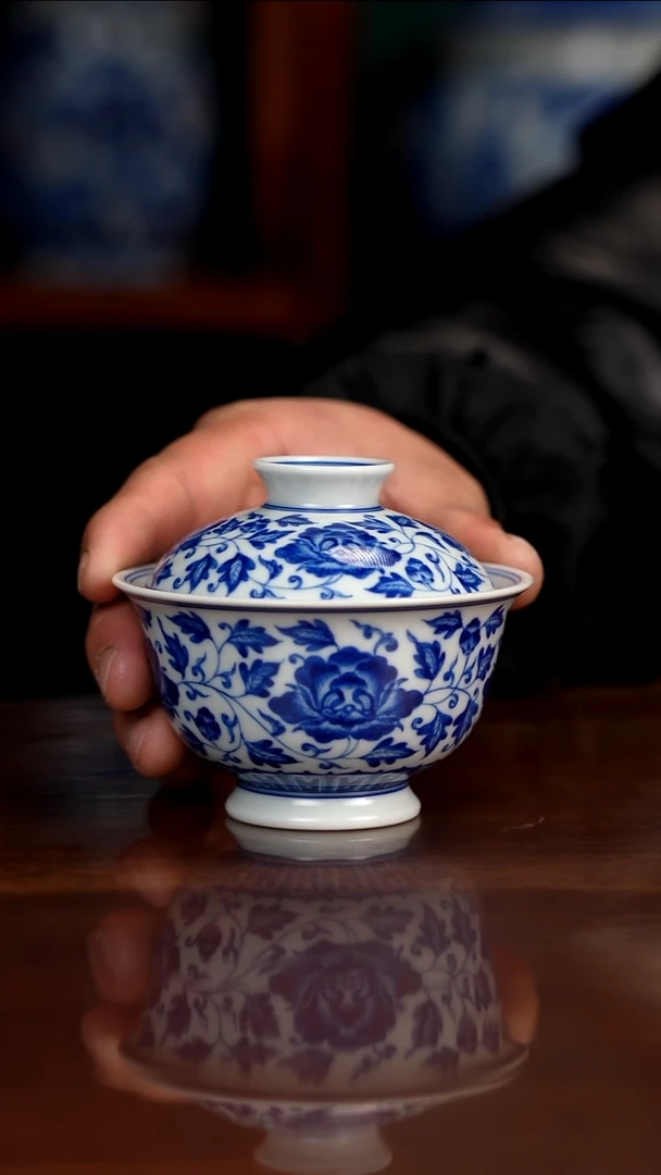 晓月窑青花缠枝牡丹