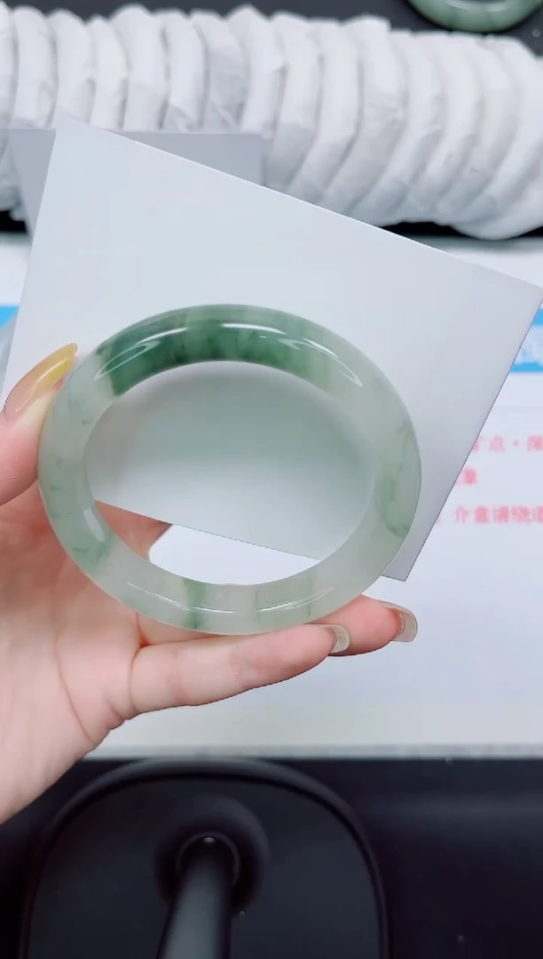 石英质玉手镯未镶嵌95