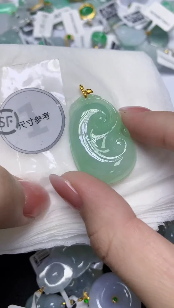 颈饰18K金镶嵌翡翠天然缅甸翡翠A货多样性发一件