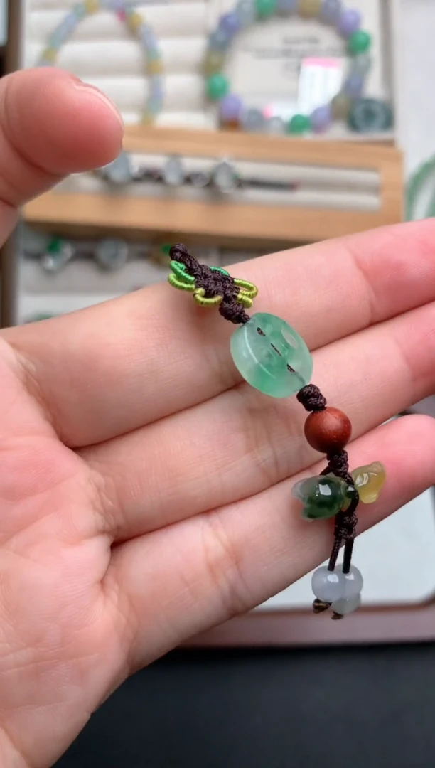 未镶嵌挂件翡翠1