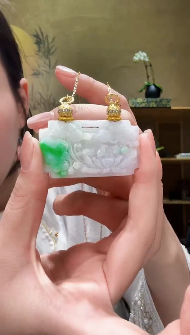 颈饰未镶嵌翡翠吊坠