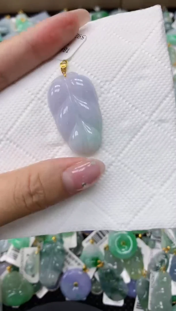 翡翠18K金镶嵌颈饰11111111111