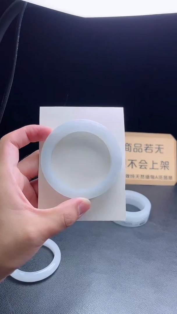 未镶嵌手镯定制翡翠湖**色定制