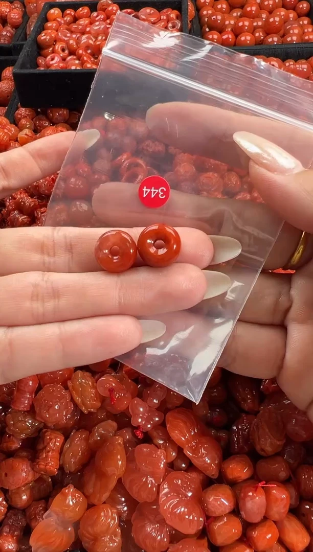 颈饰未镶嵌南红玛瑙1
