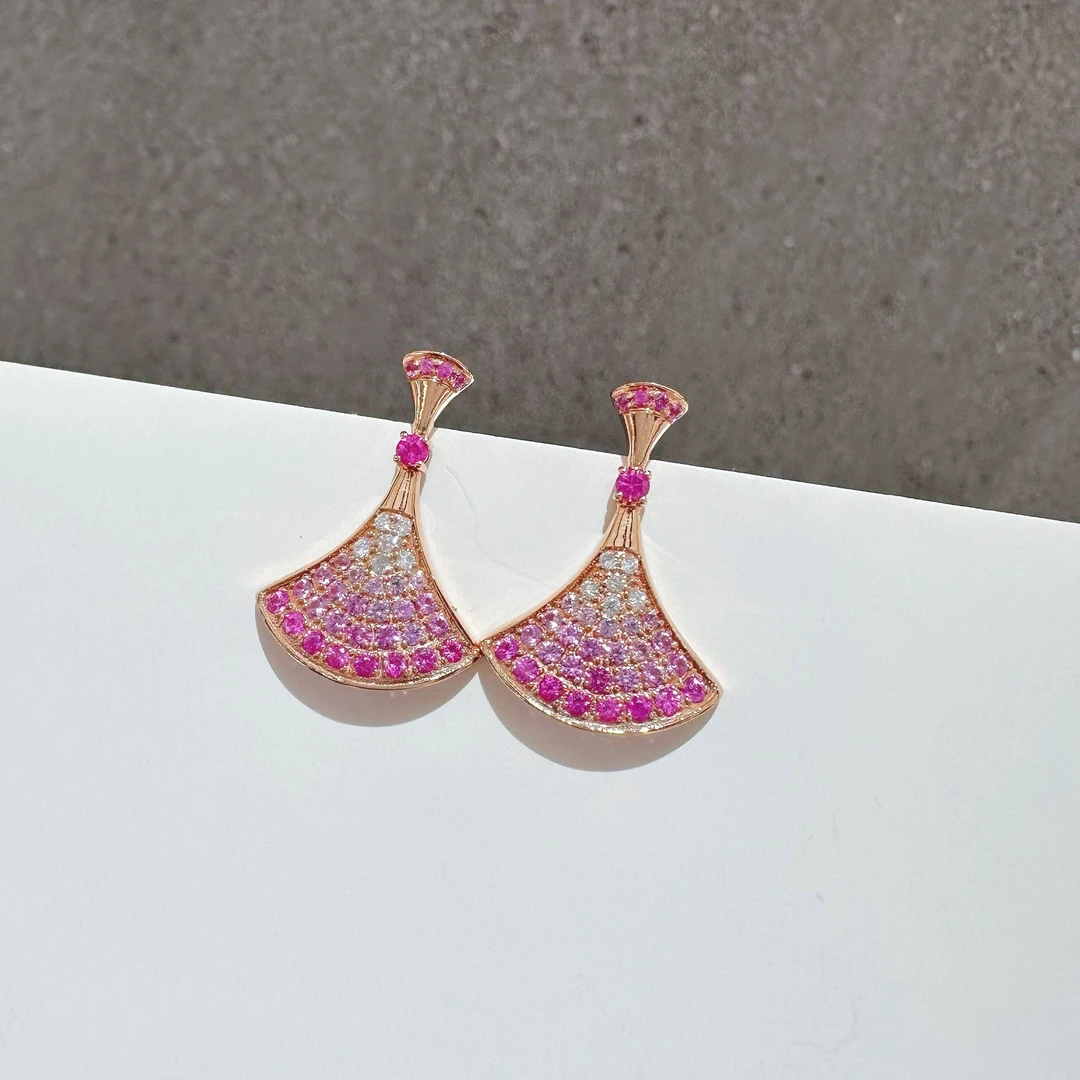 18k金 钻石渐变粉裙子耳钉