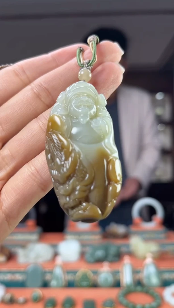 颈饰未镶嵌和田玉佩佩