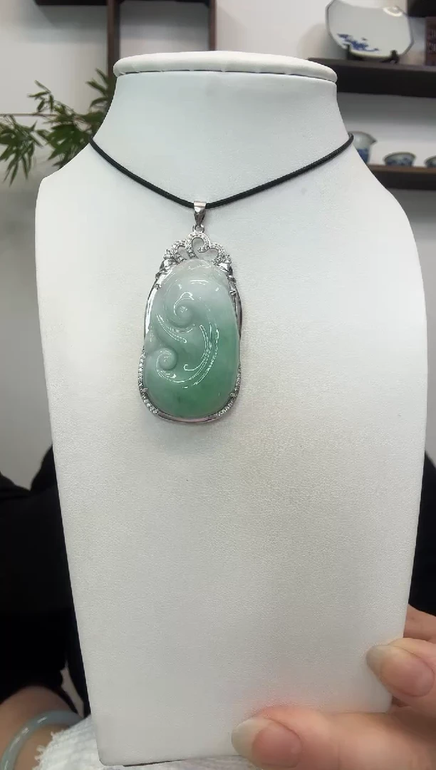 颈饰银S925镶嵌翡翠如意