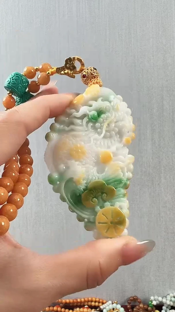 颈饰未镶嵌翡翠鱼化龙