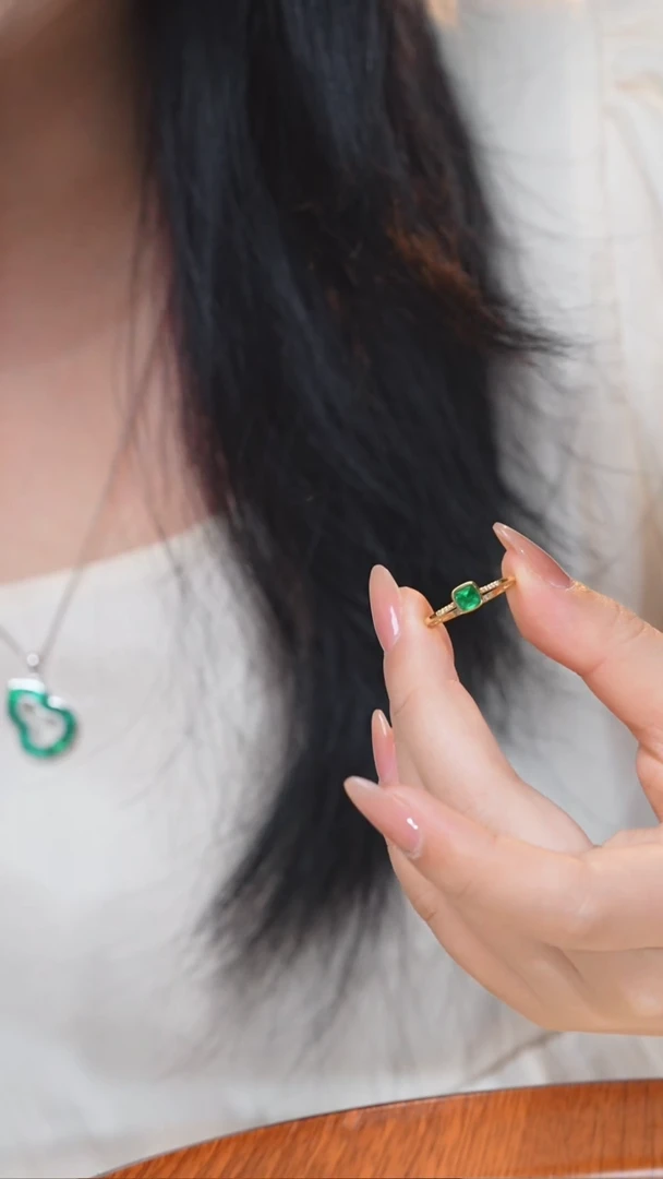 戒指18K金镶嵌祖母绿（0.5ct）@@U5355