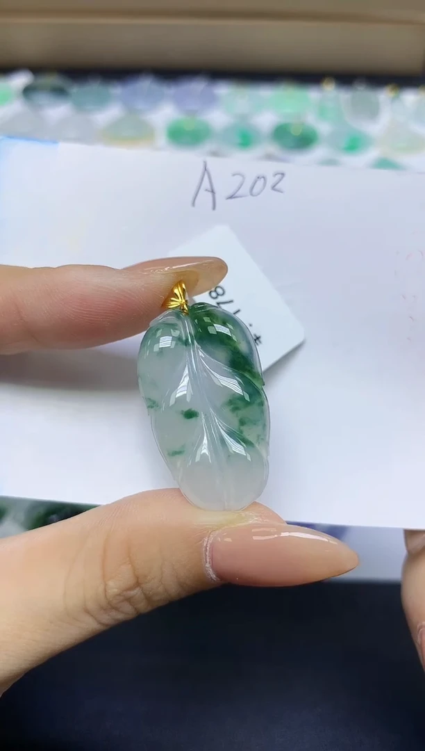 颈饰18K金镶嵌翡翠天然缅甸A货翡翠百元以上9元证书费自理