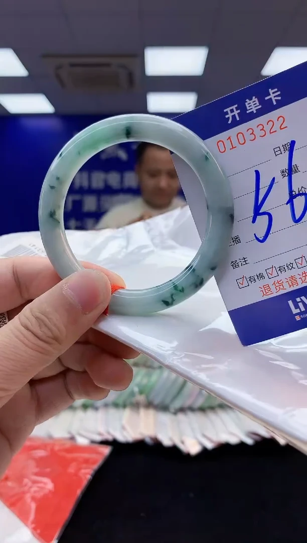 翡翠手镯未镶嵌3天然翡翠默认有瑕完美主义者勿拍