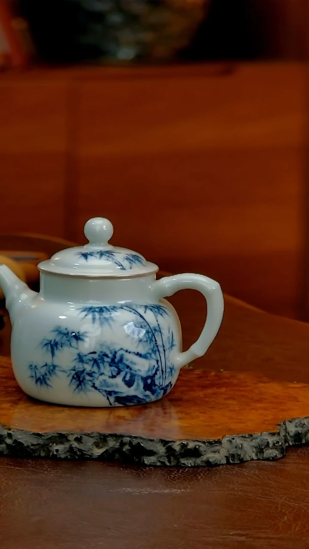 青花竹石竹节壶