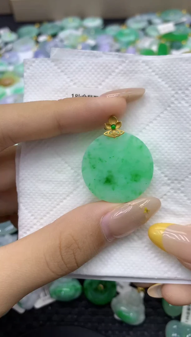 颈饰18K金镶嵌翡翠天然缅甸翡翠A货