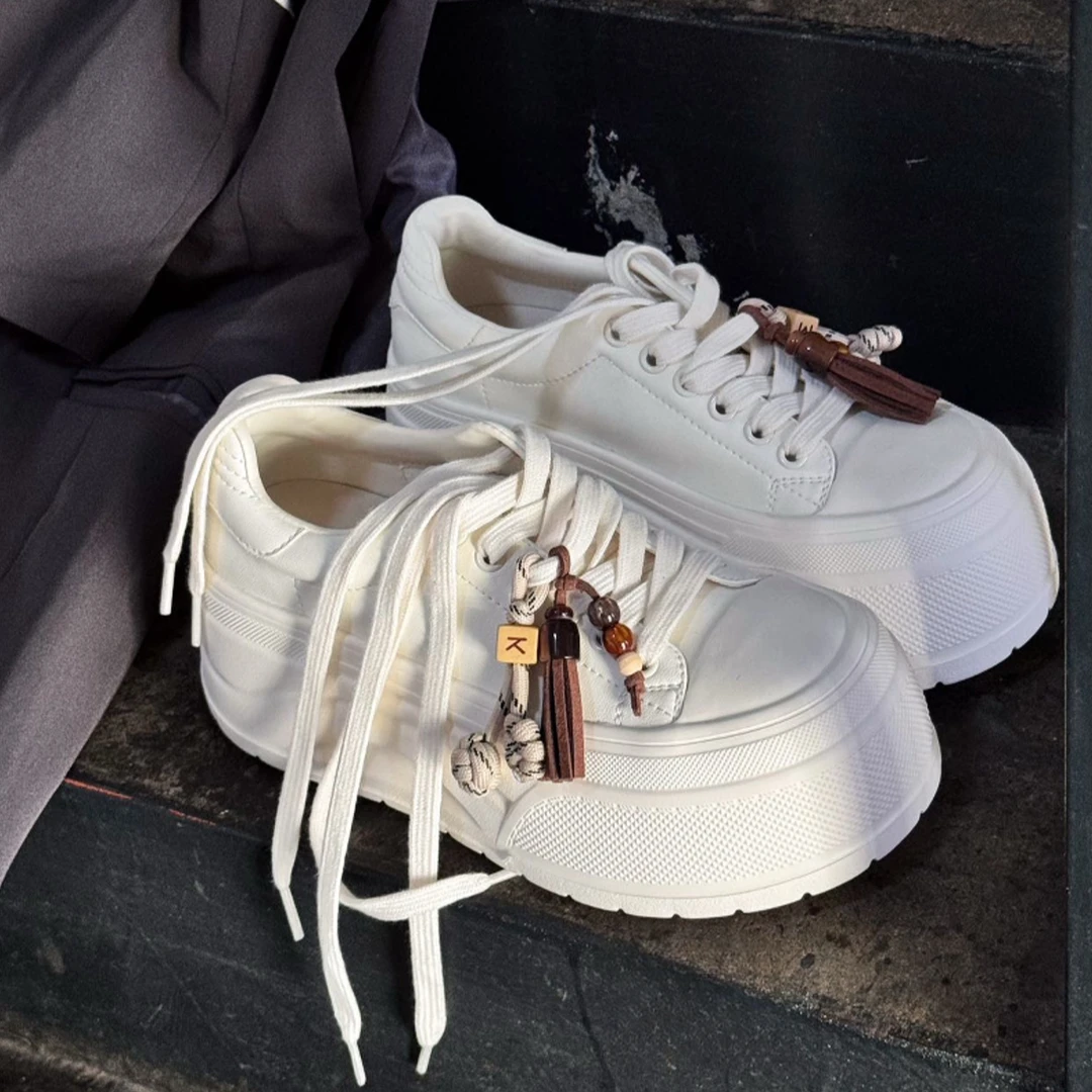 颜值小白鞋民族风流苏真皮厚底休闲板鞋女配裙子松糕气质平底鞋潮