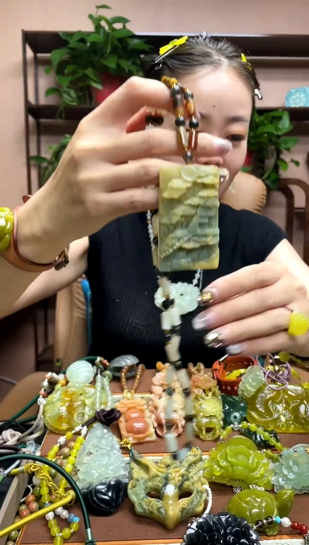 未镶嵌岫玉吊坠`