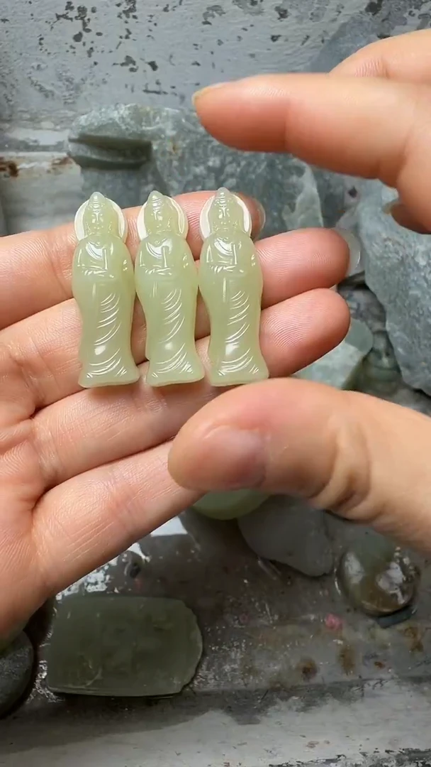 吊坠(赠链)未镶嵌和田玉观音 拍一发一商品多样性发货