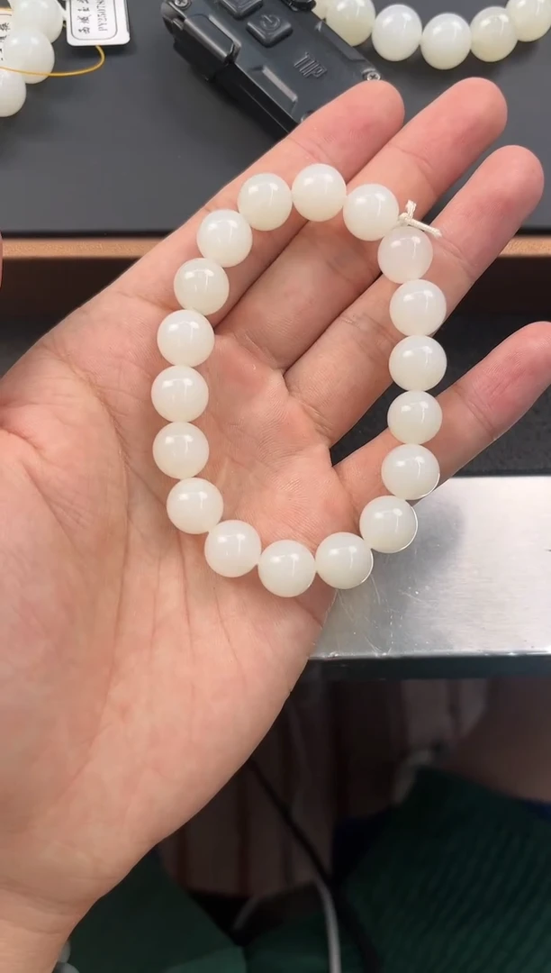 手串未镶嵌和田玉且末天泰白玉卡10微色差