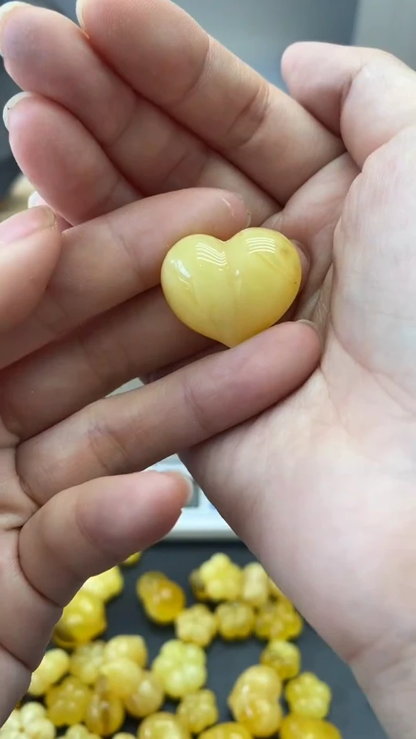 琥珀未镶嵌珠宝奇石1240