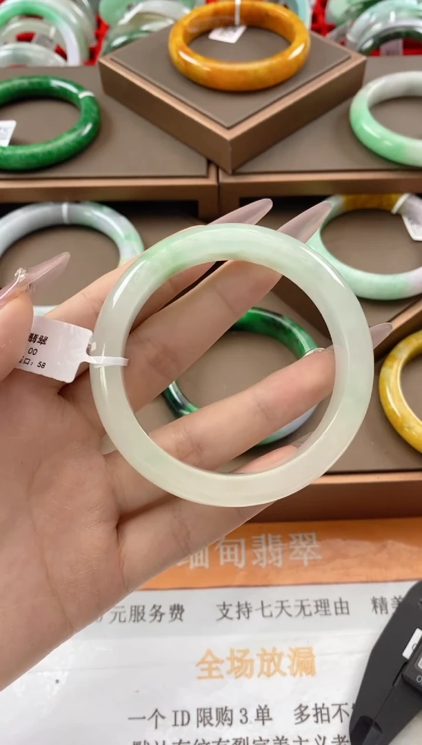翡翠手镯未镶嵌缅甸翡翠W2110