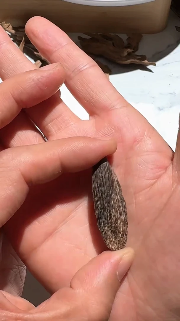 【闪购商品】沉香手把件海南虫眼1.14g