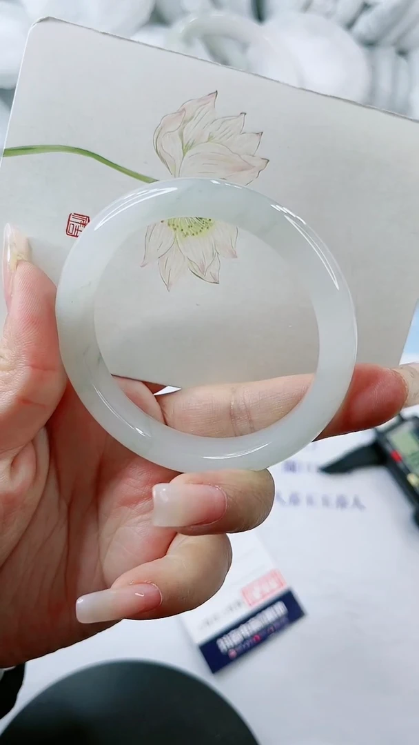 【闪购商品】石英质玉手镯未镶嵌1035205959多样性发货